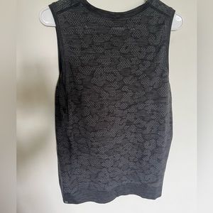 Men’s metal vent Lululemon muscle tank